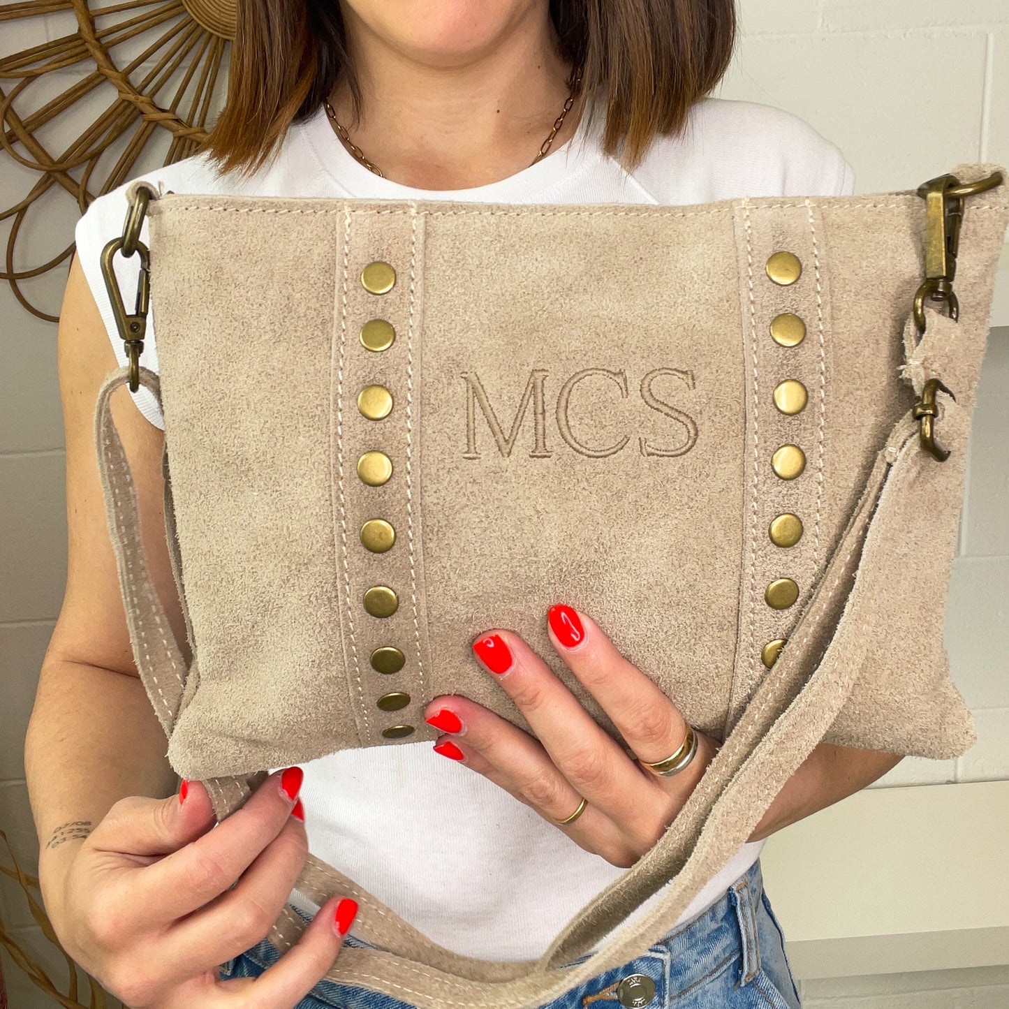Bandolera tachuelas piel de ante personalizada - Color beige