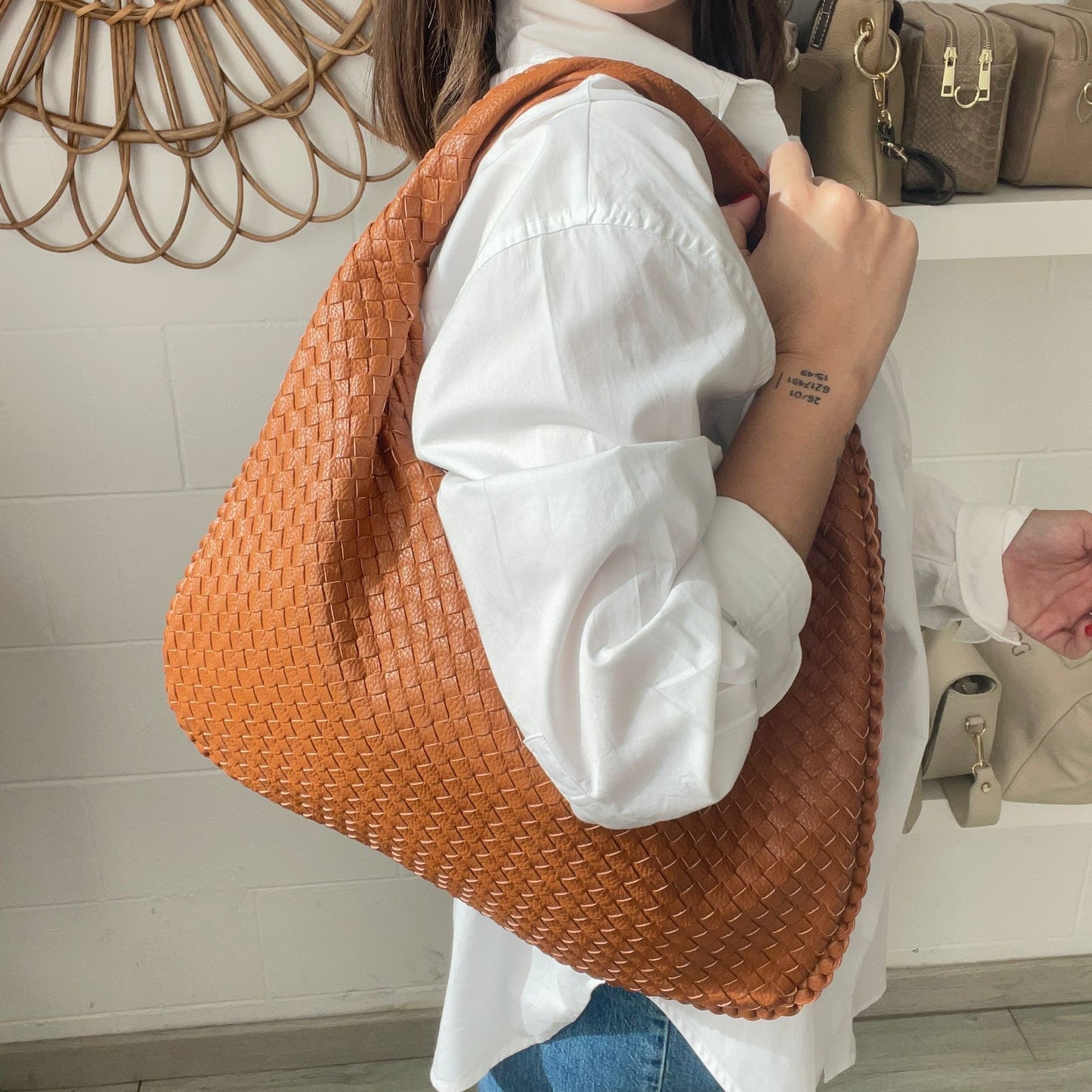 Bolso de mano CRUZADO de piel - Color camel
