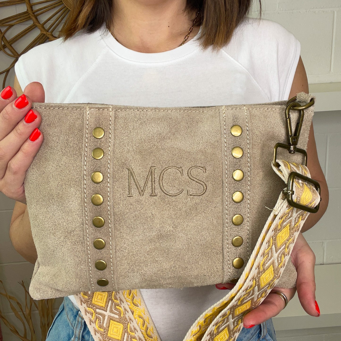 Bandolera tachuelas piel de ante personalizada - Color beige