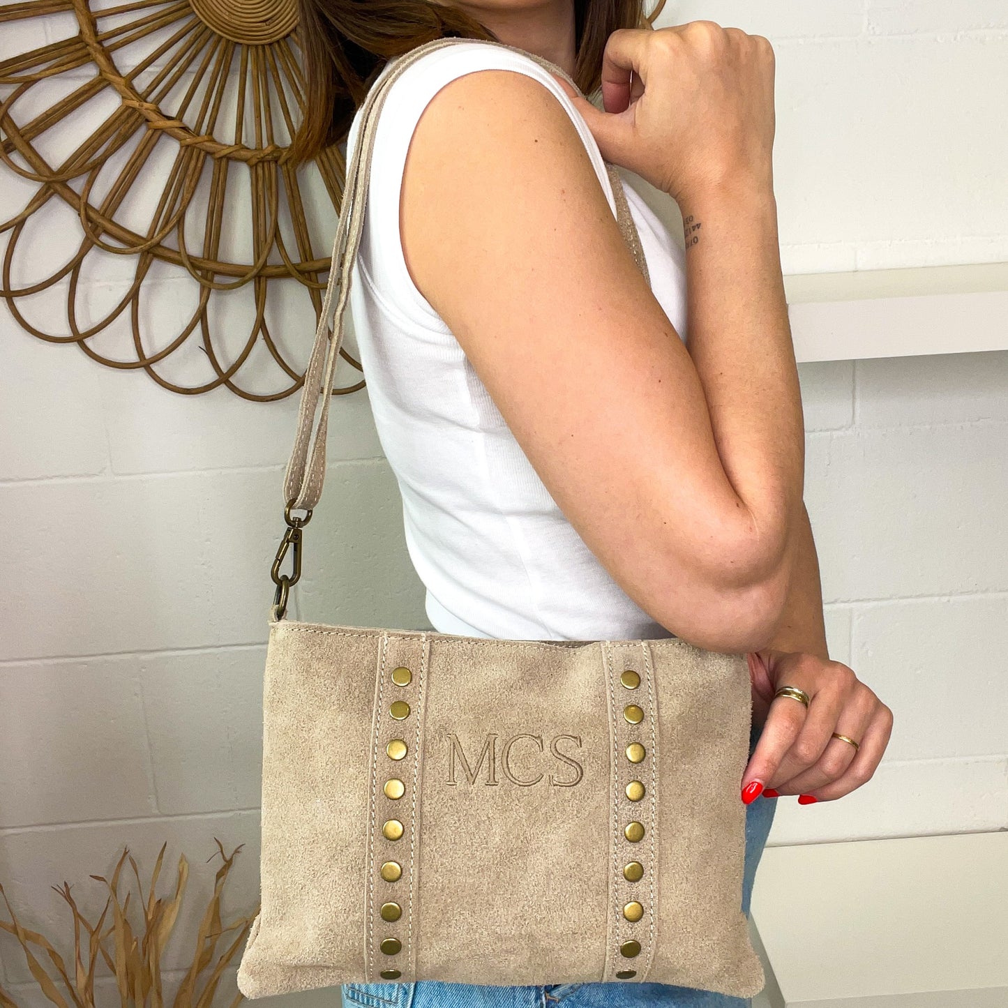 Bandolera tachuelas piel de ante personalizada - Color beige