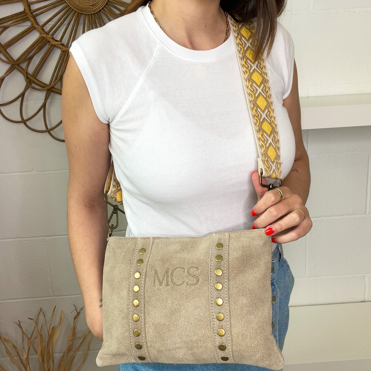 Bandolera tachuelas piel de ante personalizada - Color beige