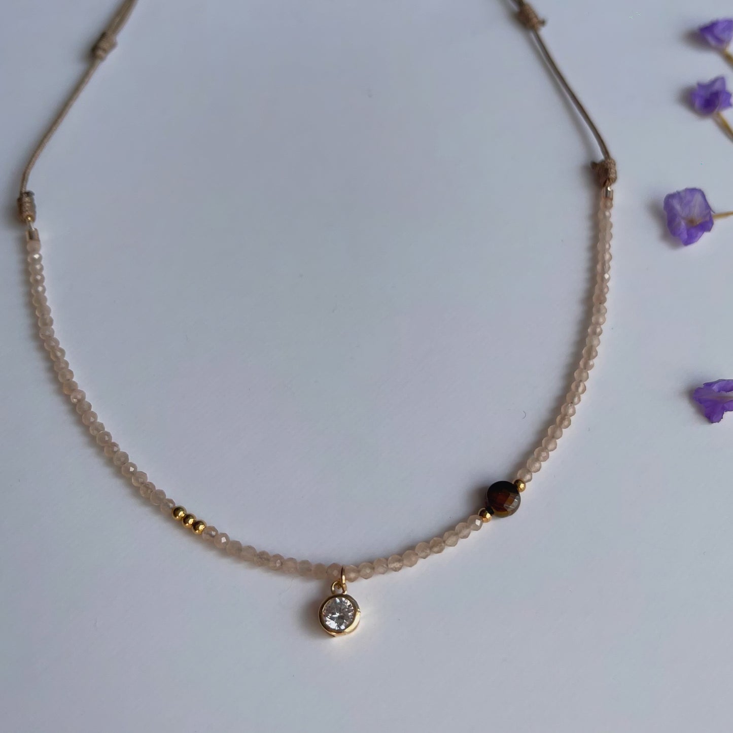 Collar ajustable piedras y brillantes
