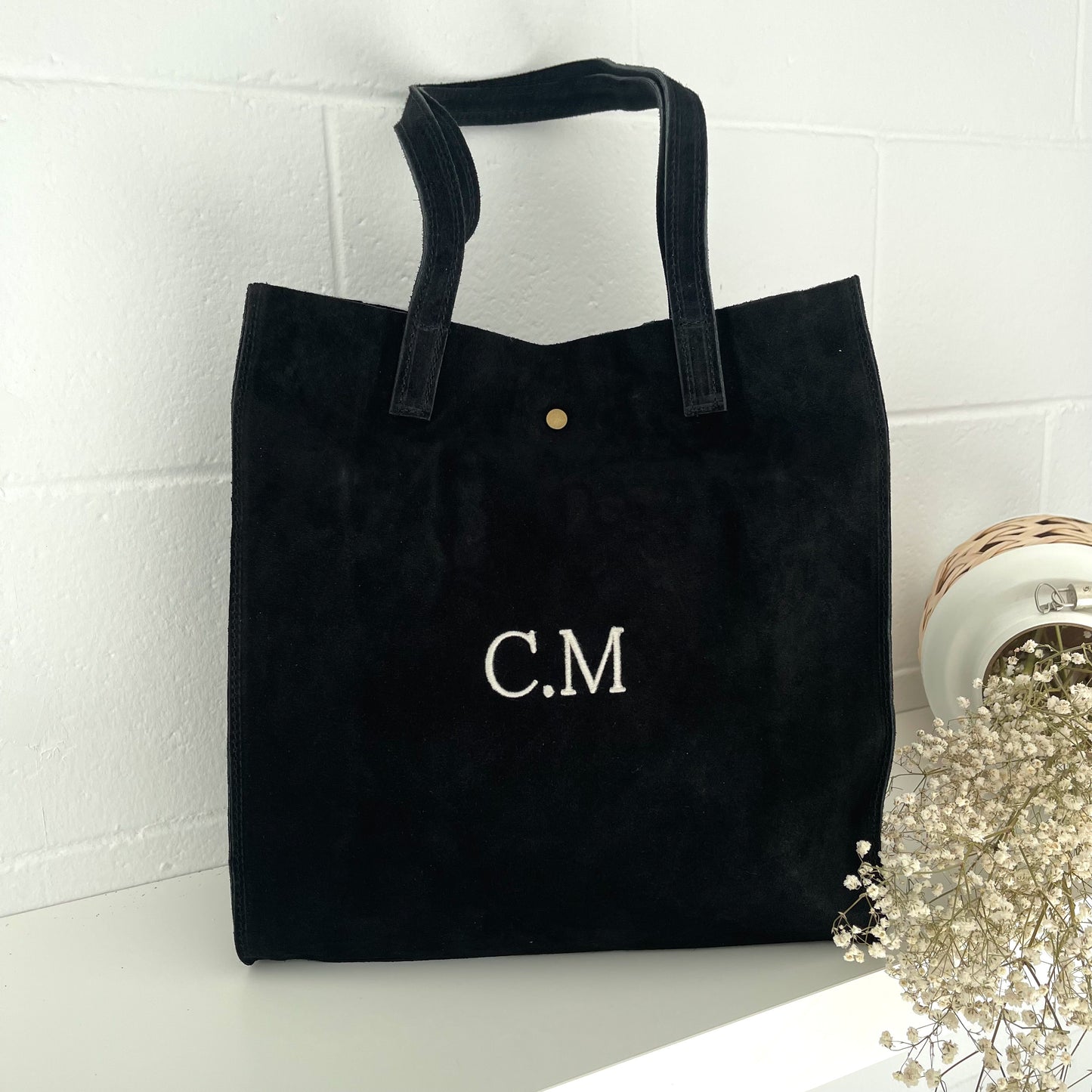 Shopper de piel de ante personalizado - color negro con iniciales bordadas