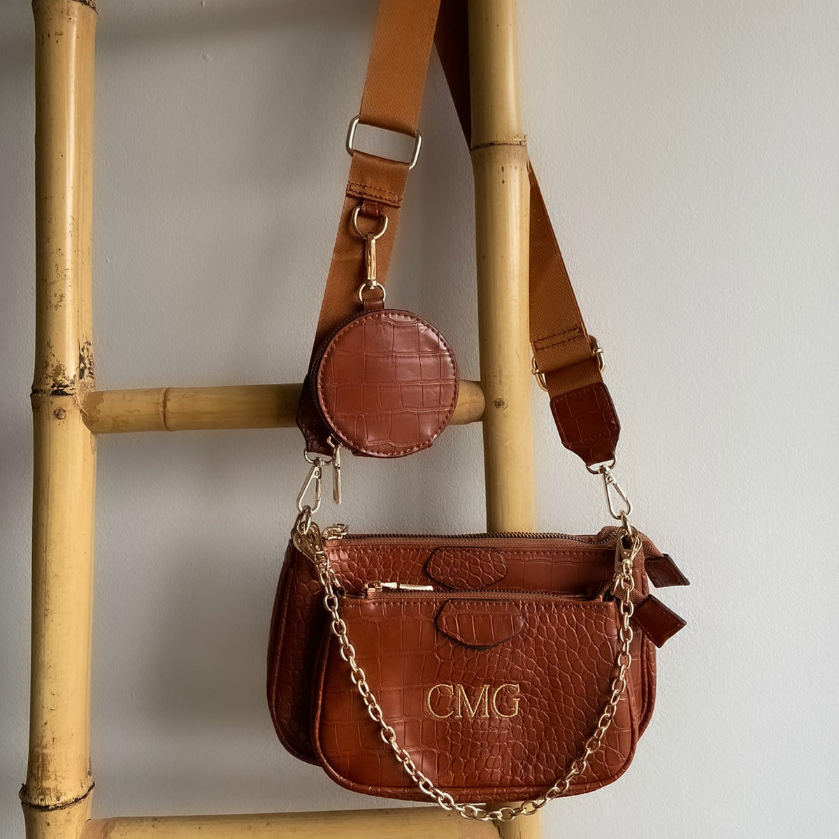 Bolso Multipochette personalizado con iniciales bordadas - Camel