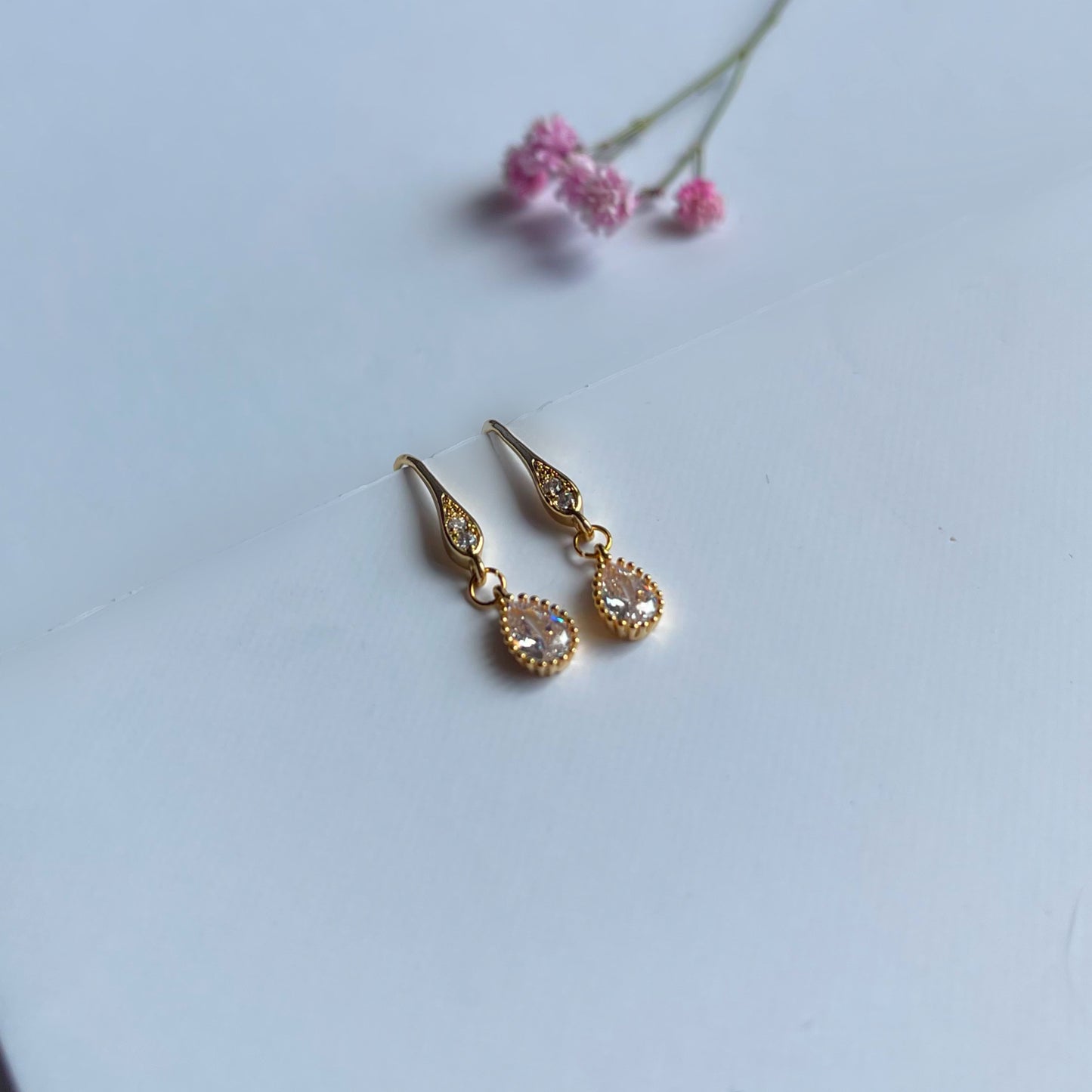 Pendientes shine white