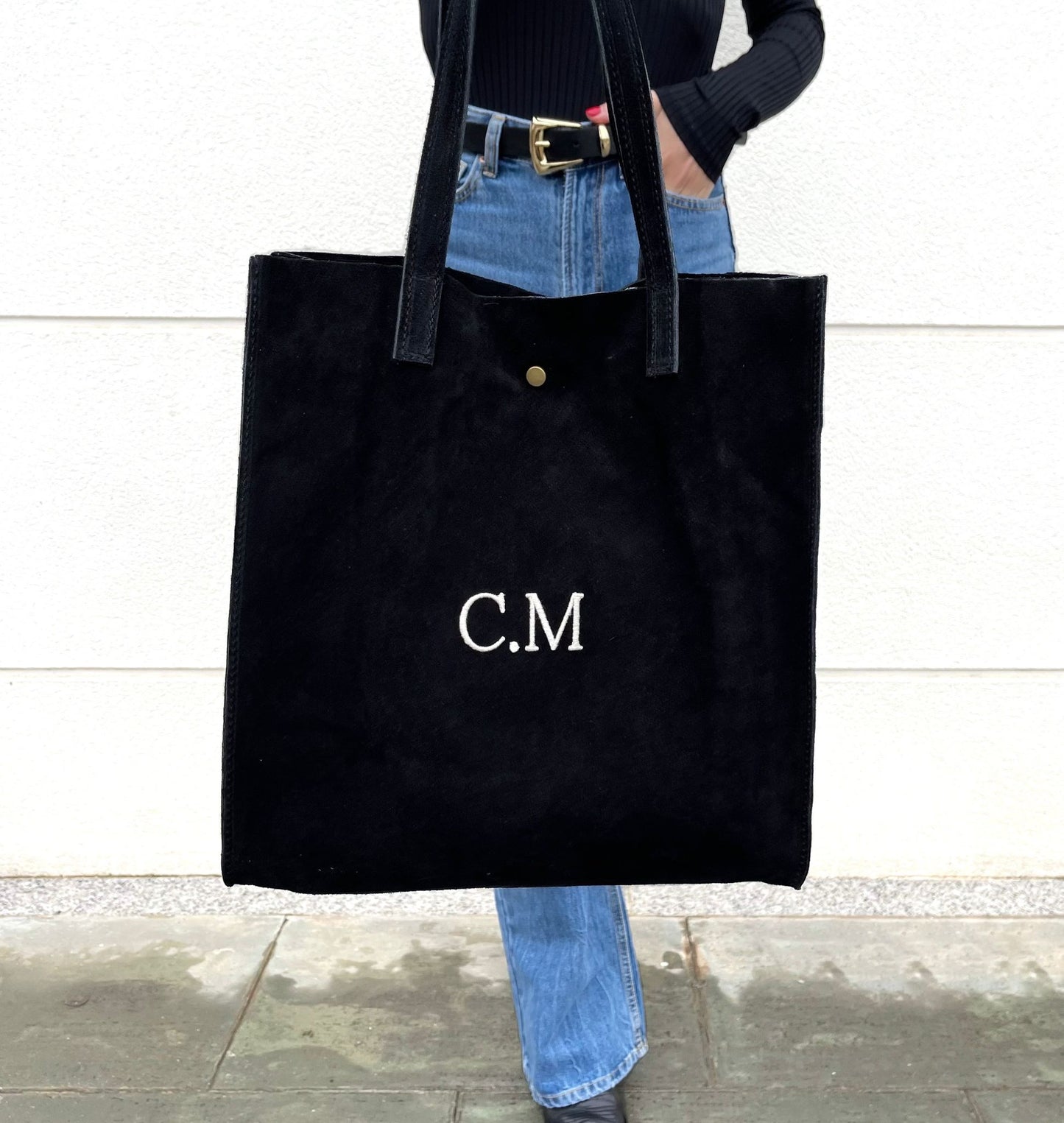 Shopper de piel de ante personalizado - color negro con iniciales bordadas
