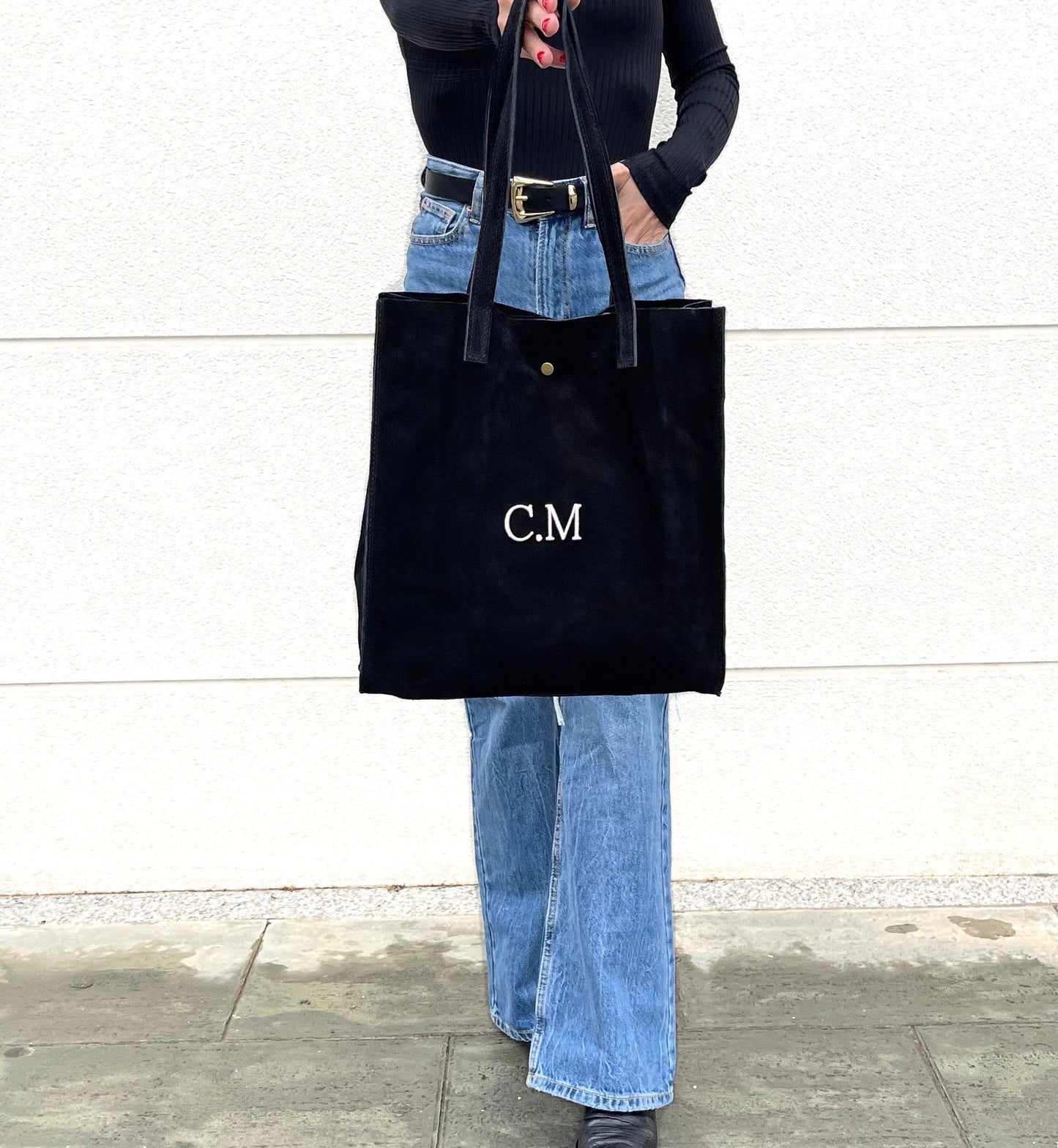Shopper de piel de ante personalizado - color negro con iniciales bordadas