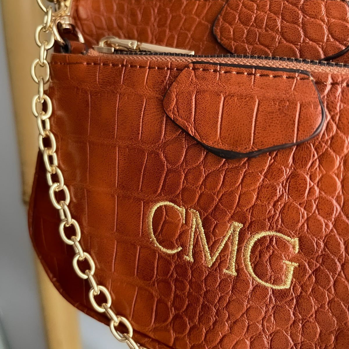 Bolso Multipochette personalizado con iniciales bordadas - Camel