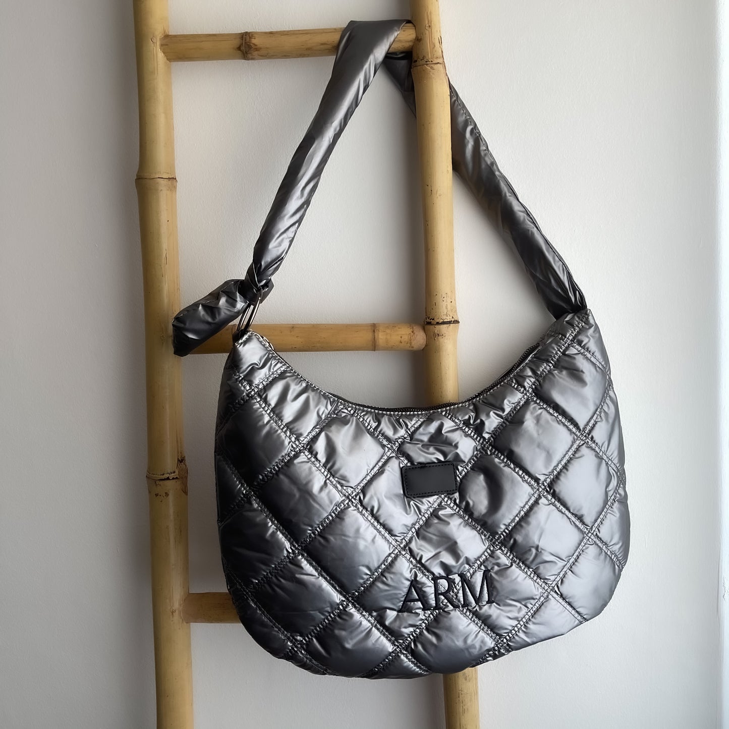 Bandolera nudo acolchada personalizada plata