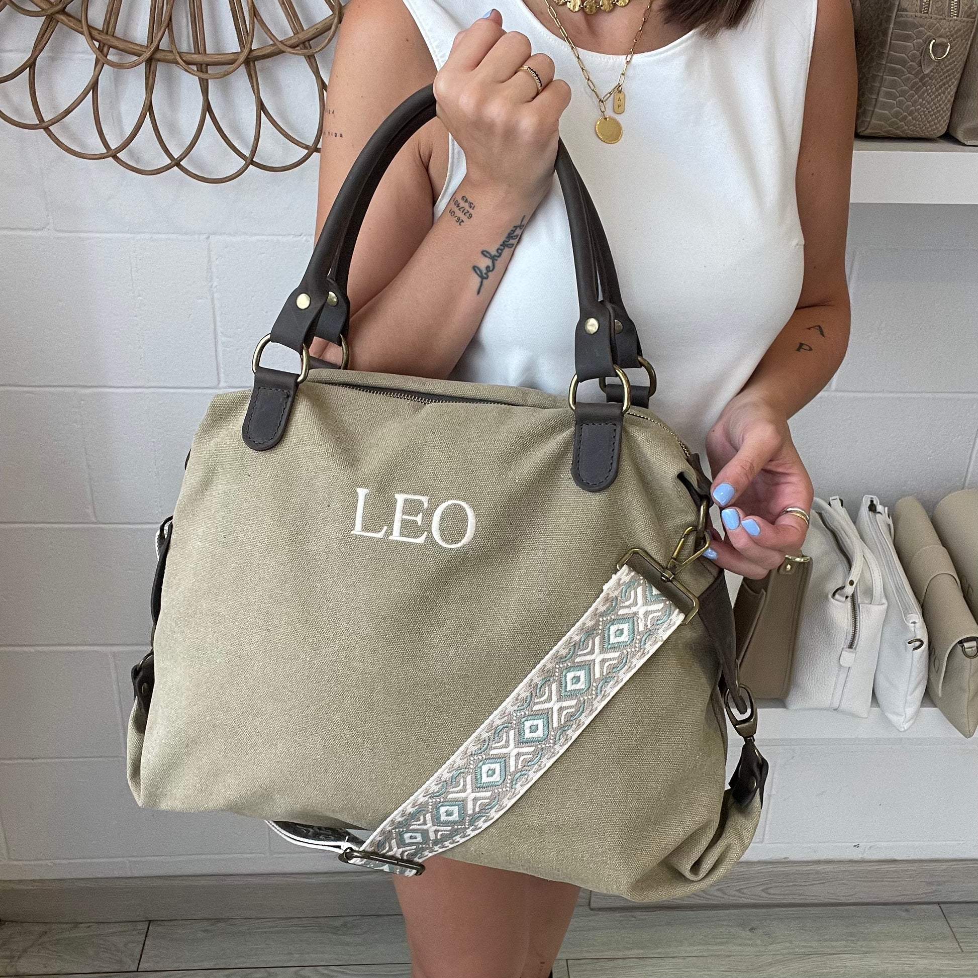 Bolso loneta efecto lavado con correa etnica Color taupe claro