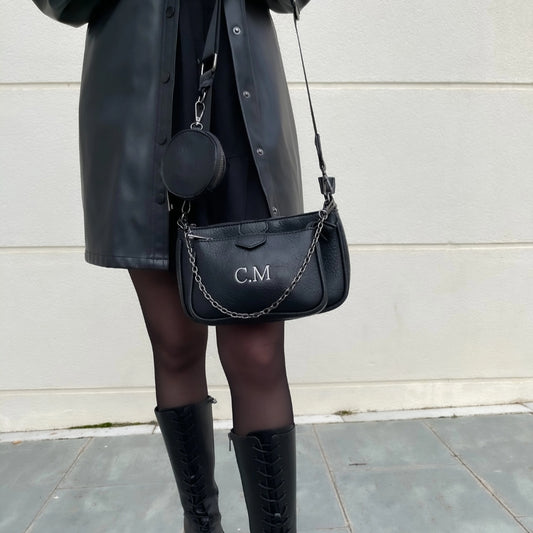 Bolso Multipochette Total Black personalizado con iniciales bordadas
